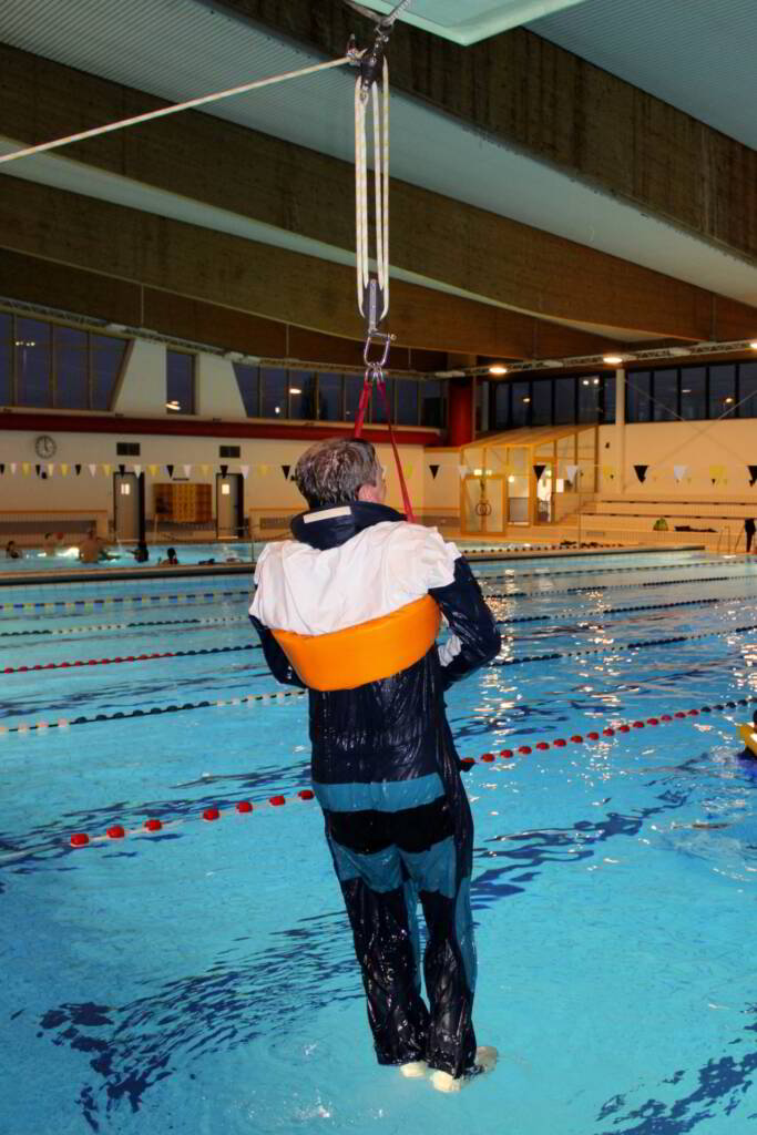 Sea Survival Training - Offshore Personal Safety - Auf dem Foto ist das Abbergen durch einen Hubschrauber zu sehen.